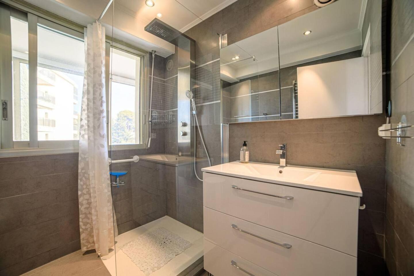 Séjour chez l'habitant Spacieux ! Le Numero De Whatzap Est Sur La Photo ! *